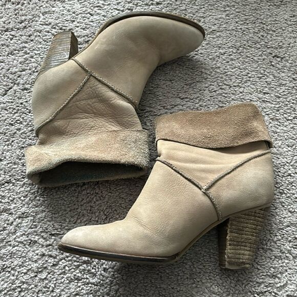 Steve Madden Booties​ - Picture 1 of 3